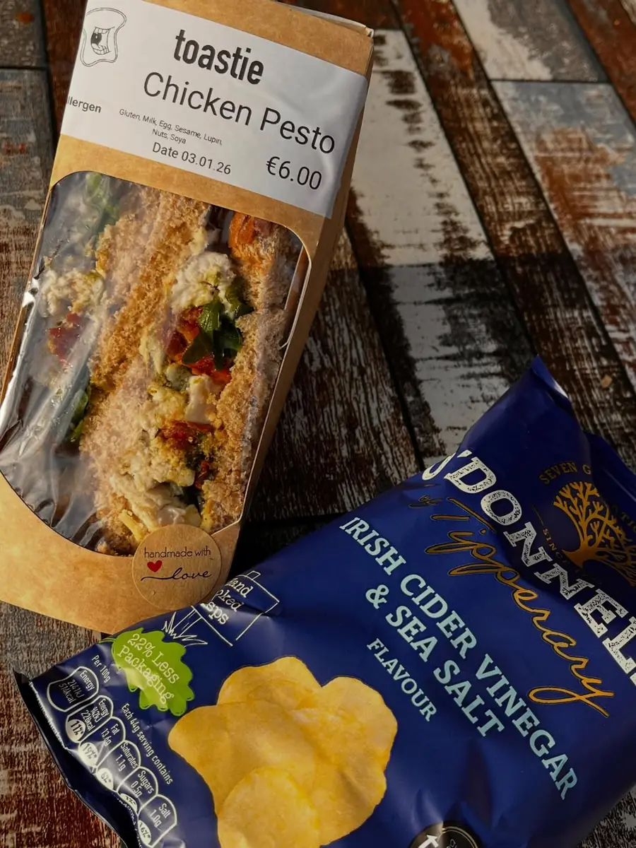 Chicken pesto sandwich with crisps